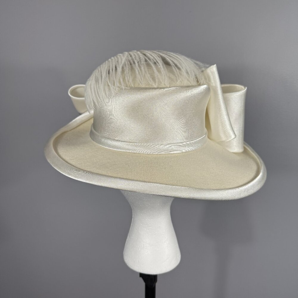 Winter White Wool and Polyester Church Lady Hat. Bow, feathers, rhinestones! - Picture 2 of 7